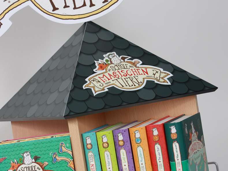 Dreh Holzdisplay für Carlsen Verlag Dreh Holzdisplay für Carlsen Verlag