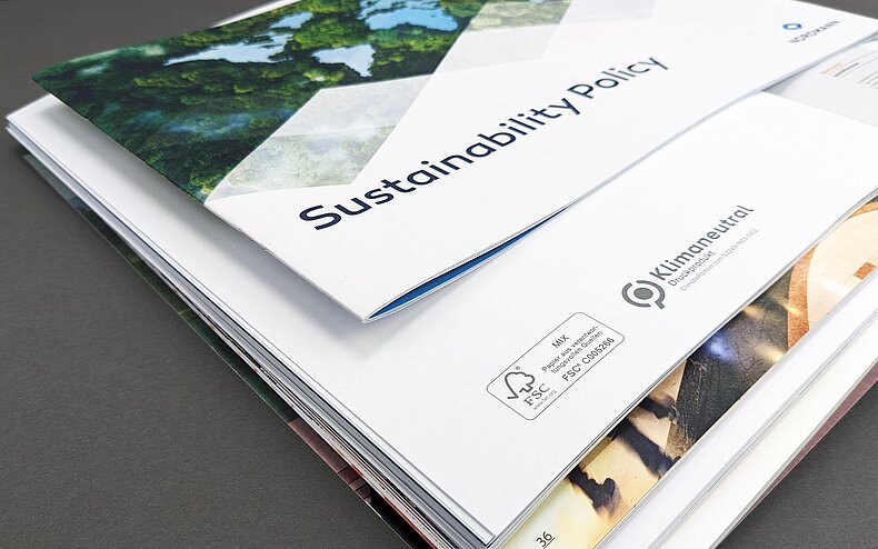 Stapel CSR Nachhaltigkeitsberichte