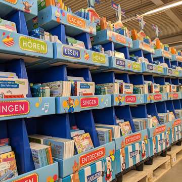 Bodendisplay für Kinderbücher auf 1/4 CHEP-Palette